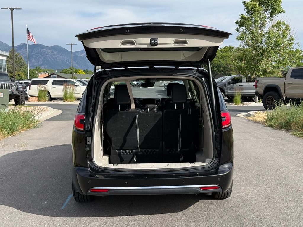 2024 Chrysler Pacifica Hybrid Select