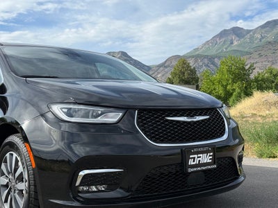 2024 Chrysler Pacifica Hybrid Select