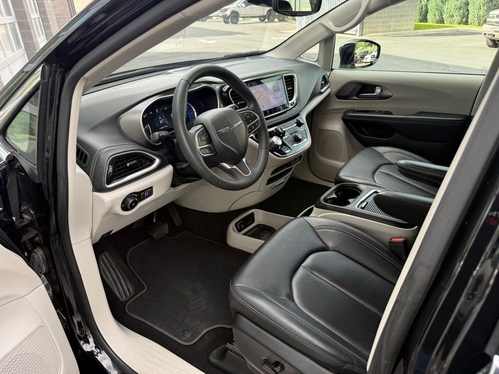 2024 Chrysler Pacifica Hybrid Select