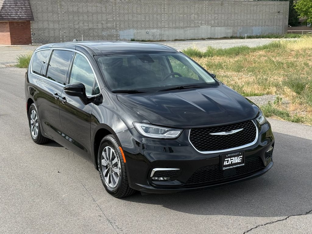 2024 Chrysler Pacifica Hybrid Select