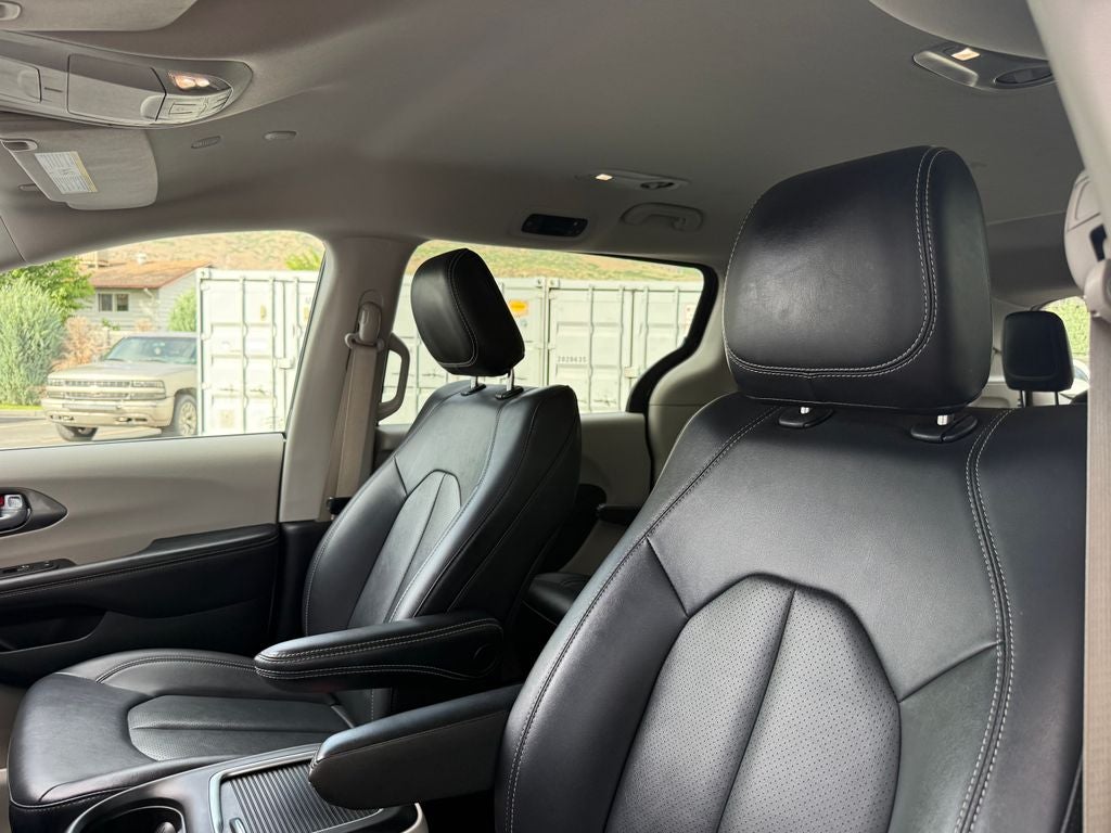 2024 Chrysler Pacifica Hybrid Select