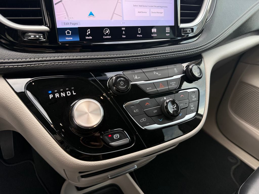 2024 Chrysler Pacifica Hybrid Select