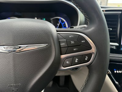 2024 Chrysler Pacifica Hybrid Select