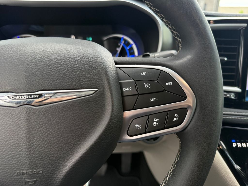 2024 Chrysler Pacifica Hybrid Select