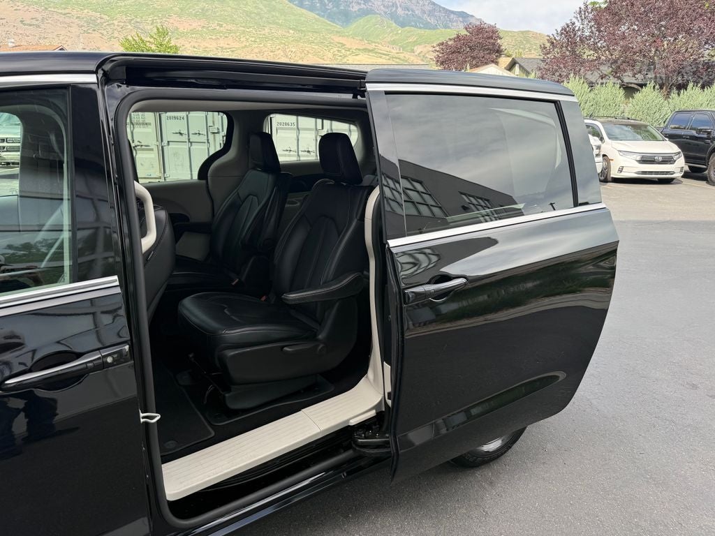 2024 Chrysler Pacifica Hybrid Select