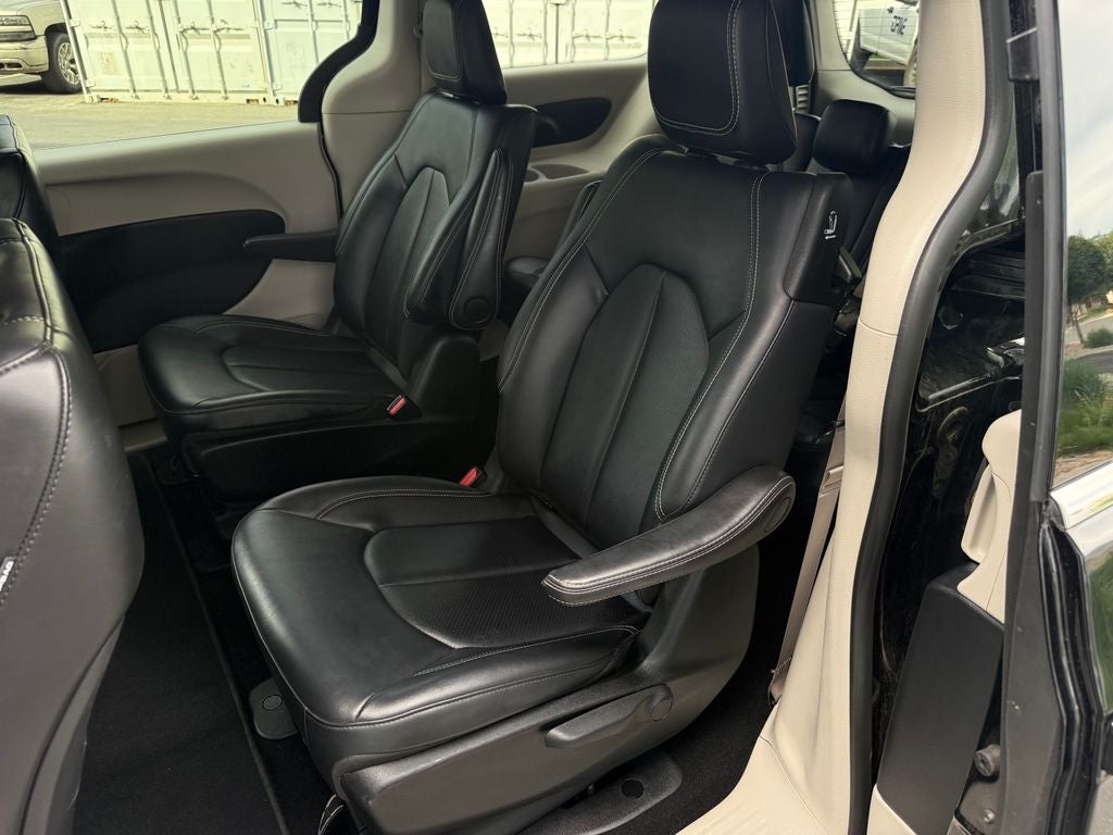2024 Chrysler Pacifica Hybrid Select