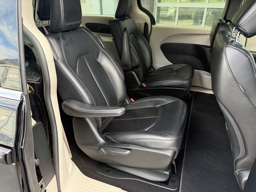 2024 Chrysler Pacifica Hybrid Select