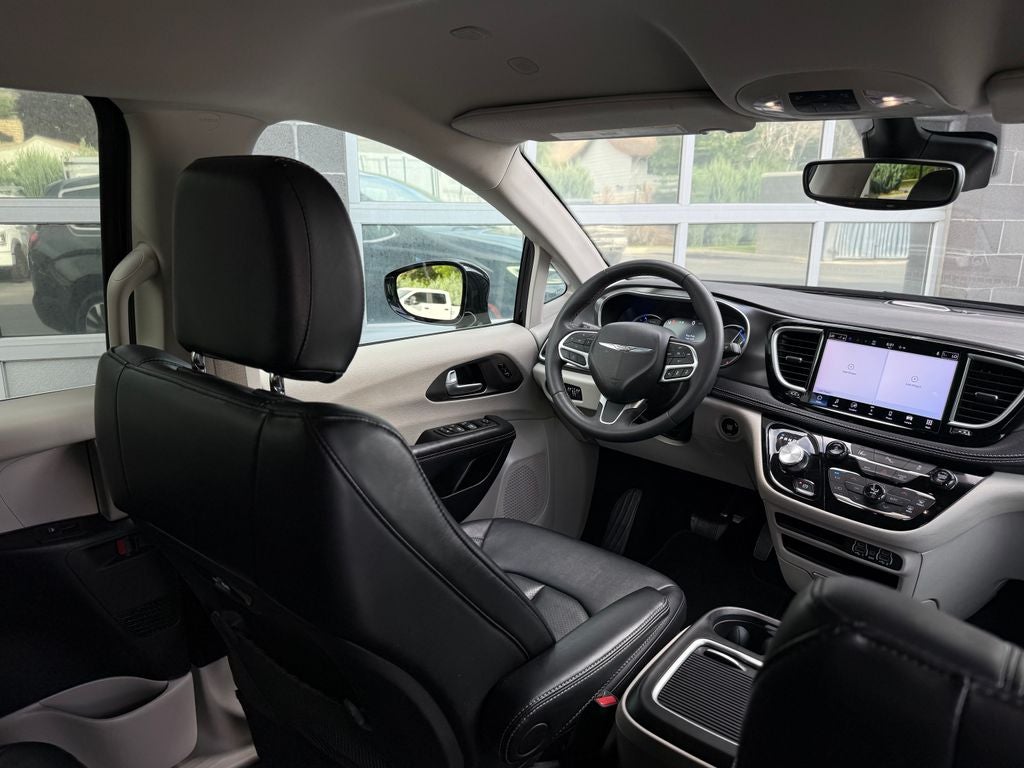 2024 Chrysler Pacifica Hybrid Select