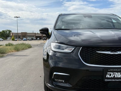 2024 Chrysler Pacifica Hybrid Select