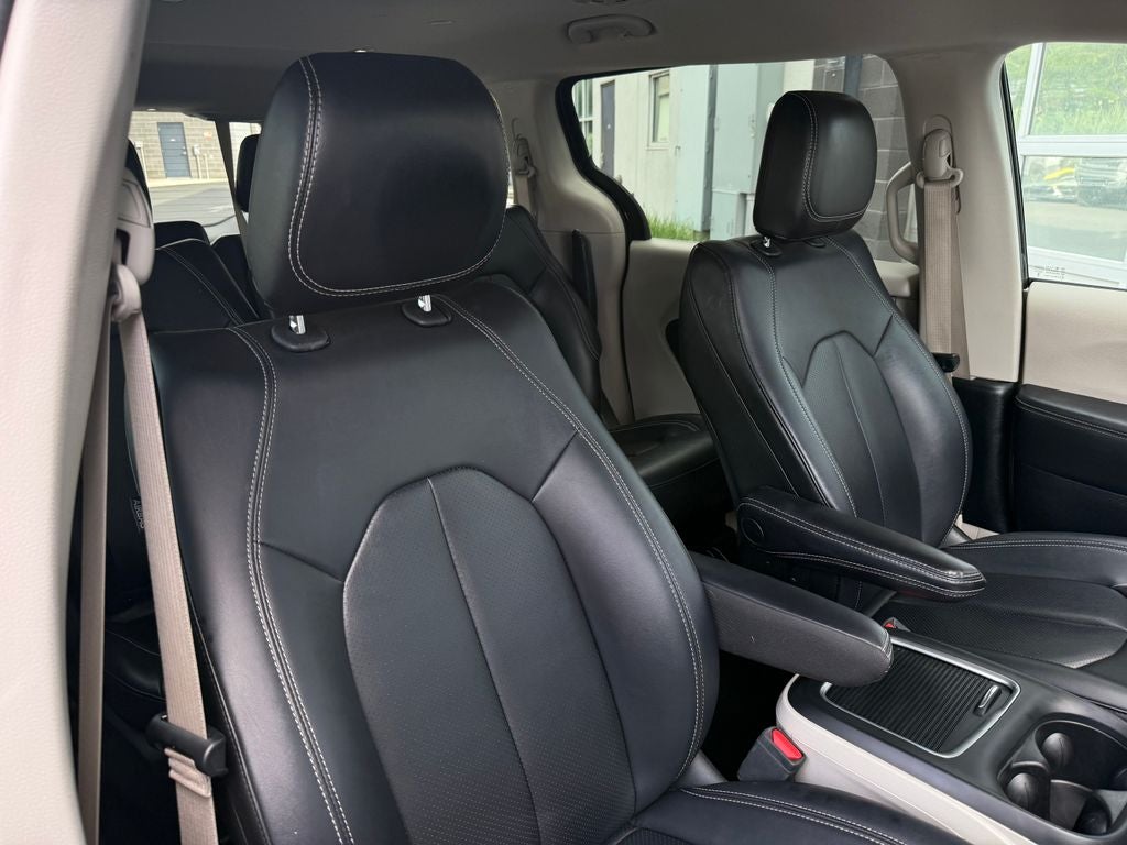 2024 Chrysler Pacifica Hybrid Select