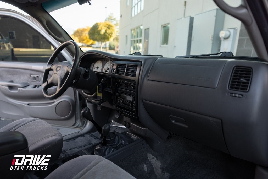 2004 Toyota Tacoma Base V6