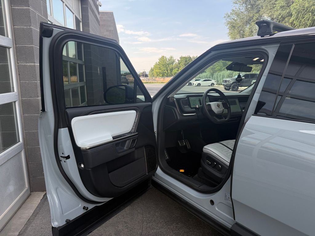 2023 Rivian R1S Adventure