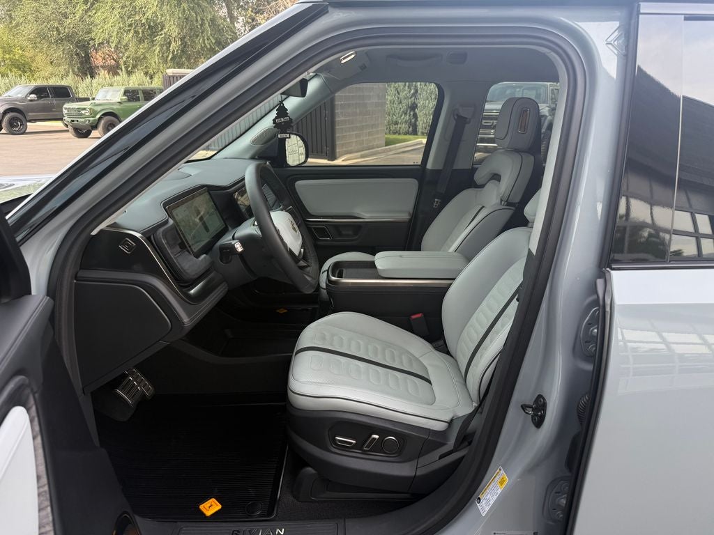 2023 Rivian R1S Adventure