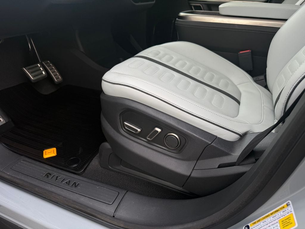 2023 Rivian R1S Adventure