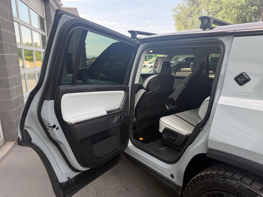 2023 Rivian R1S Adventure