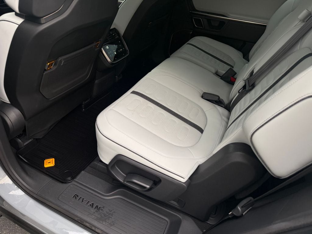 2023 Rivian R1S Adventure