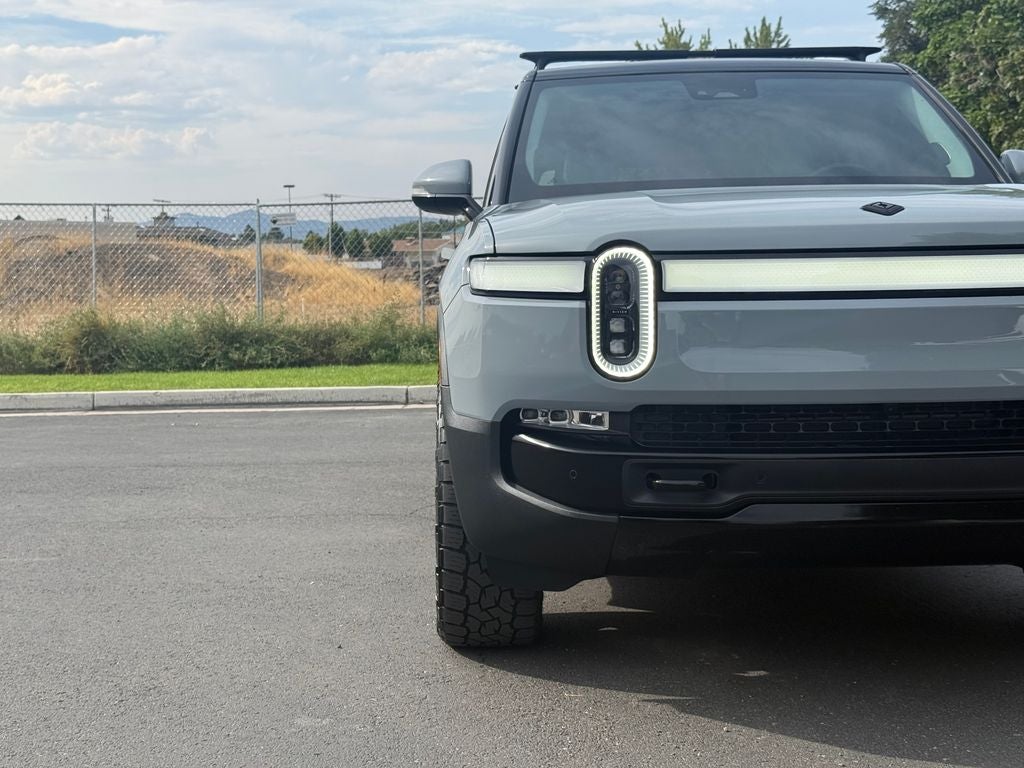 2023 Rivian R1S Adventure