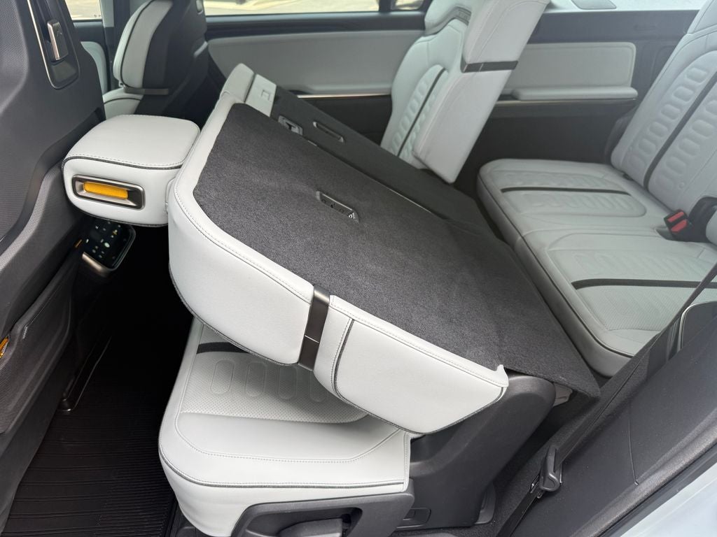 2023 Rivian R1S Adventure