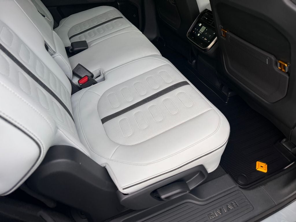 2023 Rivian R1S Adventure