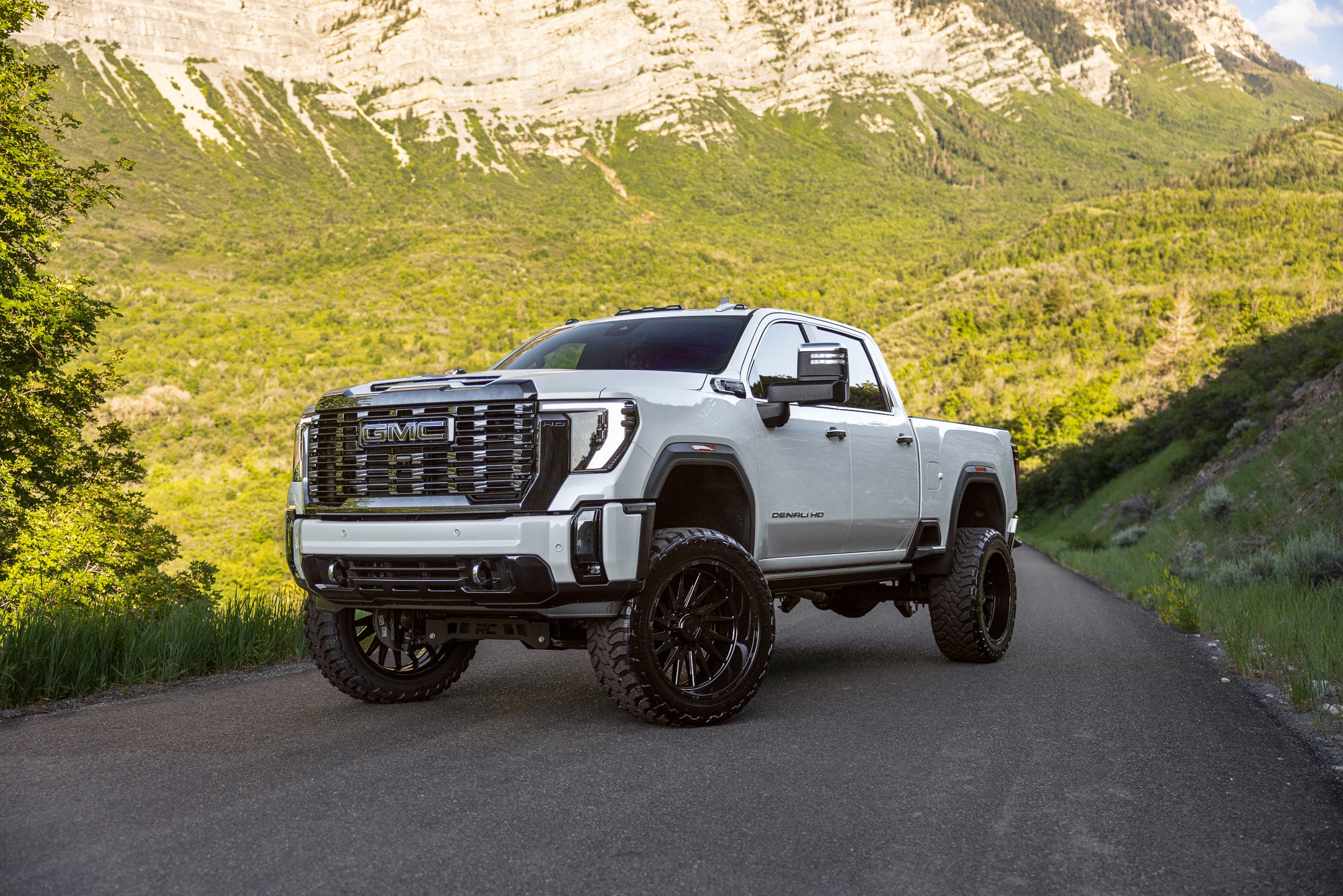 2023 GMC 